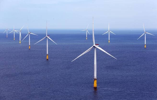 The London Array, the world s largest offshore wind farm in the Thames Estuary off the coast of the UK Photo by: Stephen Lock i-Images StephenxLock i-Images  SLK