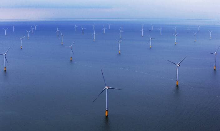The London Array, the world s largest offshore wind farm in the Thames Estuary off the coast of the UK Photo by: Stephen Lock i-Images StephenxLock i-Images  SLK