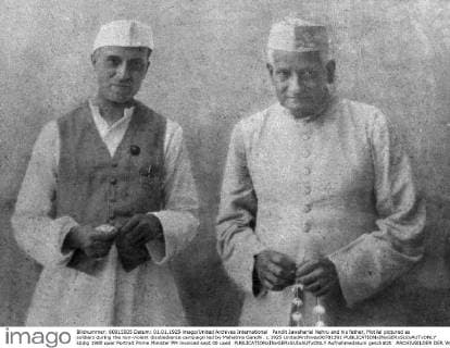 Pandit Jawaharlal Nehru and his father, Motilal pictured as soldiers during the non-violent disobedience campaign led by Mahatma Gandhi. c.1925 UnitedArchives00781391 