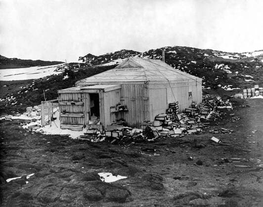 The famous camp site built by Shackleton in 1907 on McMurdo Sound during the 1907 - 1909 Nimrod Expedition. Pictured the first time it was revisted, 40 years afterwards, when Antarctic Expedition members of the American Task Force 39 found it in a remarkable state of preservation. UnitedArchives00824035 