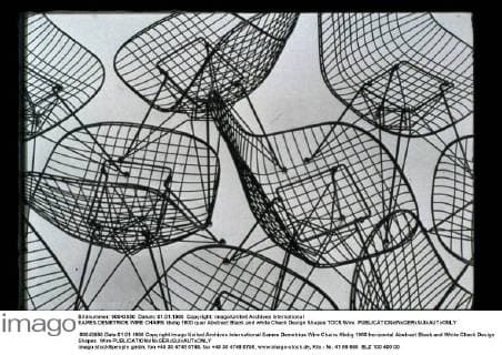 Designklassiker von Ray und Charles Eames EAMES DEMETRIOS WIRE CHAIRS UnitedArchives00847893 