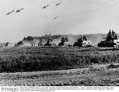 WW2: Battle of the Kursk Bulge. Soviet troops attacking in the area of Kazachy Lisits. 1943 UnitedArchives00922357 