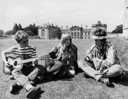 Flower Power at Woburn Abbey Werner Hellenkamp of Germany Dorothy Turnbull of Sutherland and Ron Hall of South Shields County Durham enjoying themselves at Woburn Abbey in a Love In UnitedArchives00934113 