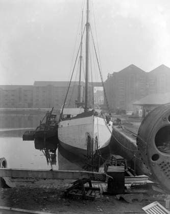 Ernest Shackleton Antarctic Expedition The Quest Sir Ernest Shackletons new ship. She is here seen at Southampton where she is being fitted out. 9 July 1921. UnitedArchives00934369 