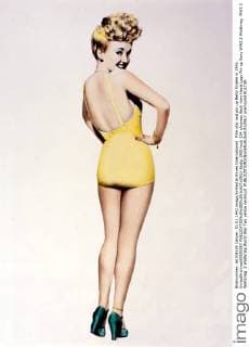 Ikonische Bilder der Zeitgeschichte Film star and pin up Betty Grable in 1942. UnitedArchives00935087 