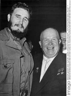 Smiles before the Opening Session - New York - 21 September 1960 Cuban Premier, Fidel Castro and Soviet Prime Minister, Nikita Khrushchev, smile for the press before they attend the opening address at the UN General Assembly in New York Credit: TopFoto.co.uk, Chruschtschow, Kruschtschow UnitedArchives00937565 