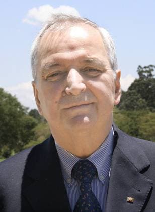 Am Dienstag (29.07.08) wird der einstige CDU-Bundesumweltminister und frühere Leiter des UN-Umweltprogramms in Nairobi, Klaus Töpfer, 70 Jahre alt (Foto: 17.03.06 in Nairobi) (Ausschnitt aus Bild Nr.: 183447 in PS). Als gefragter Professor, kompetenter Umweltberater und begehrter Redner ist Töpfer weiter zwischen Shanghai, Berlin und Nairobi unterwegs. Der überzeugte Atomkraftgegner macht den Dschungel der Klimaverhandlungen verständlich. Wenn er für Gerechtigkeit zwischen Arm und Reich eintritt, wirkt er nie moralinsauer, sondern oft heiter trotz trister Fakten. Die acht Jahre in Afrika haben Töpfer geprägt. (Siehe epd-Bericht vom 25.07.08) DER ABDRUCK DES EPD-FOTOS IST HONORARPFLICHTIG! Klaus Töpfer, ehemaliger CDU-Bundesumweltminister und früherer Leiter des UN-Umweltprogramms in Nairobi 261127 EDITORIAL USE ONLY