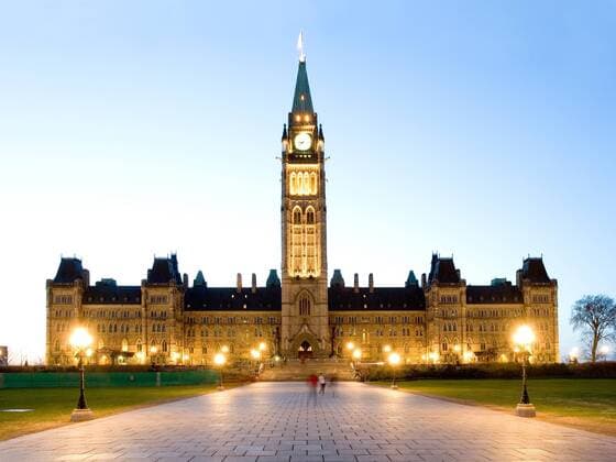  Centre Block mit dem Peace Tower, Ottawa, Provinz Quebec, Kanada, Nordamerika iblwap03570859.jpg