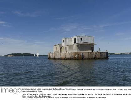 Deutschland, Muglitz, Segeln auf dem Bodden, die alte Entmagnetisierungsstation, 24.07.2013