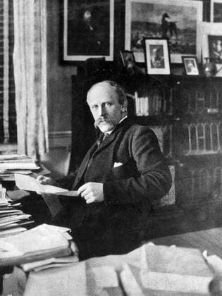 Dr Fridtjof Nansen in his study in 1920  UnitedArchives00955411