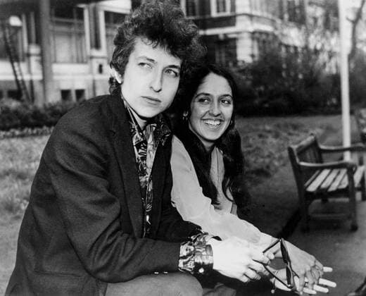 27th April 1965: American folk singers, Bob Dylan and Joan Baez at the Savoy in London. Bob is on tour in the UK. UPI LN 497792A  UnitedArchives00956395