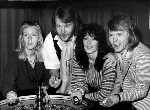 February 1982: Swedish pop group ABBA. (l-r) Agnetha Faltskog, Benny Andersson, Annafrid Lyngstad and Bjorn Ulvaeus., Musikgruppe  UnitedArchives00956656 Aufnahmedatum geschätzt