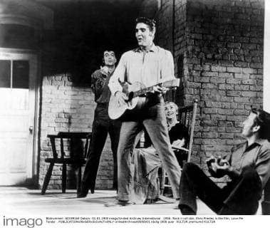 1956: Rock n roll star, Elvis Presley in the film, Love Me Tender .  UnitedArchives00956931