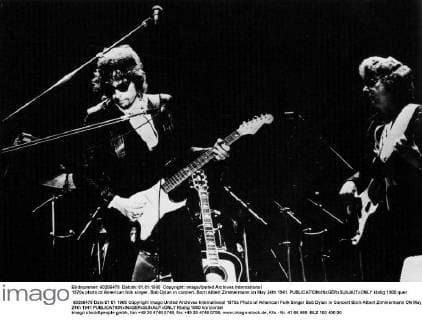 1970s photo of American folk singer, Bob Dylan in concert. Born Albert Zimmermann on May 24th 1941.  UnitedArchives01010266