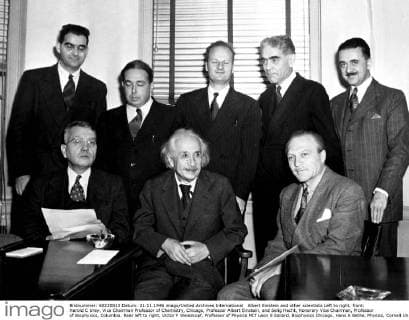 Albert Einstein and other scientists Left to right, front: Harold C Urey, Vice Chairman Professor of Chemistry, Chicago, Professor Albert Einstein, and Selig Hecht, Honorary Vice Chairman, Professor of Biophysics, Columbia. Rear left to right, Victor F Weisskopf, Professor of Physics MIT Leon S Szilard, Biophysics Chicago, Hans A Bethe, Physics, Cornell University Thorfin R Hogness, professor of Chemistry, University of Chicago, and Philip M Morse Professor of Physics MIT 21st November 1946 Professor Albert Einstein launches campaign for Atomic education  UnitedArchives01018263