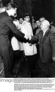 Summit meeting Kennedy and Krushchev in Vienna. On 3rd June 1961, in Vienna the talks began between the Prime Minister of the Soviet Union, Nikita Krushchev and the US President John F Kennedy, in friendly atmosphere. Our picture shows John F Kennedy stepping down to meet Krushchev in front of the US embassy in Vienna  UnitedArchives01021506