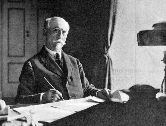 Philipp Scheidemann (26 July 1865 - 29 November 1939) was a German Social Democratic politician, who was responsible for the proclamation of the Republic on 9 November 1918, and who became the first Chancellor of the Weimar Republic. - Aufnahmedatum geschätzt  UnitedArchives01023877
