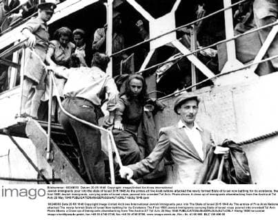 Jewish immigrants pour into the state of Israel 20 5 1948 As the armies of five Arab nations attacked the newly formed State of Israel now battling for its existence, the first 1500 Jewish immigrants, carrying state of Israel visas, poured into crowded Tel Aviv. Photo shows A close up of immigrants disembarking from the Andria at Tel Aviv 20 May 1948  UnitedArchives01188163