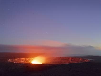  Halema uma u Krater, Kilauea Krater, Vulkanausbruch, Lavastrom, glühende heiße Lava, am Abend, Hawai?i-Volcanoes-Nationalpark, USA, Hawaii, USA, Nordamerika iblvch03581339.jpg