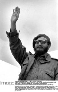 (130814) -- HAVANA (Xinhua) -- Archive image taken on Dec. 22, 1961, shows former Cuban leader Fidel Castro, waves to the crowd in Havana, Cuba. Cuba celebrated the 87th birthday of its revolution leader Fidel Castro Tuesday with concerts, book presentations and other press highlights. (Xinhua Roberto Chile Archive) (da) CUBA-HAVANA-POLITICS-CASTRO 