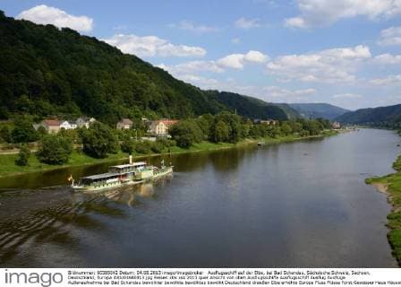 Ausflugsschiff auf der Elbe, bei Bad Schandau, Sächsische Schweiz, Sachsen, Deutschland, Europa ibltlo03660313.jpg