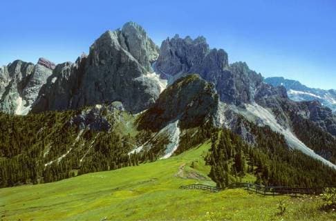 Blick auf Sarlkofel und Duerrenstein im Fruehling, Italien, Suedtirol, Fanes Nationalpark view to Sarlkofel and Duerrenstein in spring, Italy, South Tyrol, Fanes National Park BLWS342882