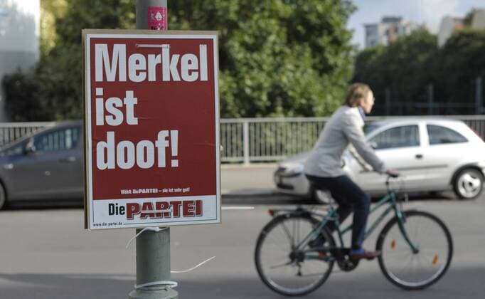 MERKEL IST DOOF - Schriftzug auf einem Wahlplakat von DIE PARTEI in Berlin Wahlplakate in Berlin SNA8727.jpg