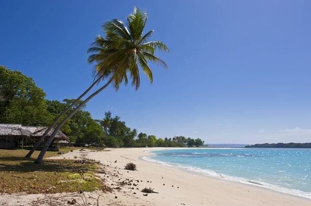  Weißer Sandstrand, Port Orly, Espiritu Santo, Provinz Sanma, Vanuatu, Ozeanien iblrun03577427.jpg