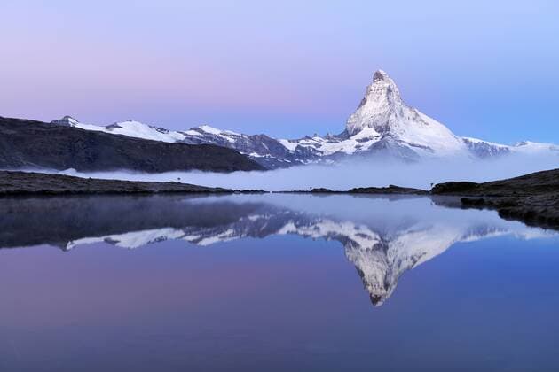 Matterhorn spiegelt sich im Stellisee, bei Dämmerung, Zermatt, Kanton Wallis, Schweiz, Europa ibxshu03737977.jpg