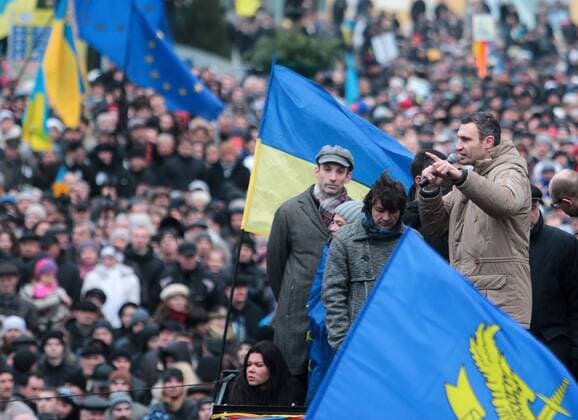 pro-EU demonstrations, Kiev, Ukraine Vitali Klitschko UKRAINE, 01.12.2013, Kiew. Demonstrationen auf dem Maidan gegen die Regierung des Präsidenten Janukovich, der das Assoziierungsabkommen mit der EU nicht unterzeichnen will, sondern stattdessen die Nähe Russlands sucht. Demonstrations on Maidan square against the government of president Yanukovich who is not willing to sign the integration treaty with the EU but instead favours close ties to Russia.