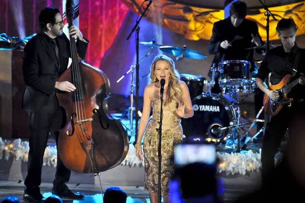 NEW YORK, Dec. 4, 2013 (Xinhua) -- U.S. Singer Jewel Kilcher performs during the 81st Christmas Tree Lighting Ceremony in Rockefeller Center in New York City, the United States of America, Dec. 4, 2013. Thousands of people filled on Wednesday streets around the Rockefeller Center to watch the moment when 45,000 multi-colored LED lights burst into color on the Christmas tree which is an approximately 12-ton, 76-foot tall, 75-year-old Norway spruce topped with a crystal star. (Xinhua Zhang Ning) US-NEW YORK-ROCKEFELLER CENTER-CHRISTMAS TREE 