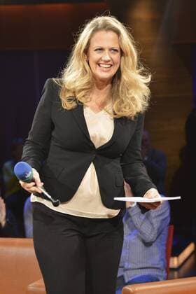 Barbara Schöneberger Moderatorin der NDR Talk Show in Hamburg am 06. 12. 2013