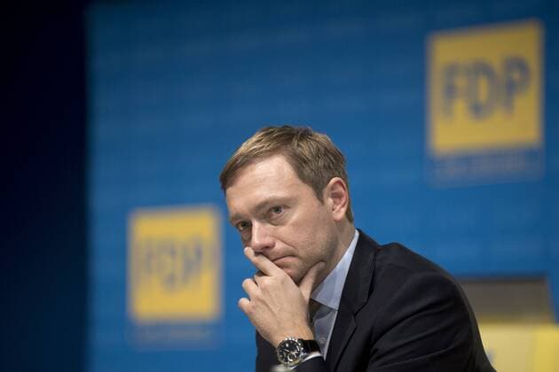 Christian Lindner, FDP Parteitag DEU, Deutschland, Germany, Berlin, 07.12.2013 Christian Lindner, Bundesvorsitzender der FDP, auf dem Bundesparteitag der FDP in Berlin. Bundesparteitag, Bundespolitik, Parteipolitik, Deutsche Politik, Europa, 2013, Freie Demokratische Partei, Parteitag, FDP-Vorsitzender, Vorsitzender, F.D.P., Portrait, Portraet. Christian Lindner, head of the German Free Democratic Party, Freie Demokratische Partei FDP, at a party convent of the FDP in Berlin. Politics, Germany, German, Politician, portrait, Europe.