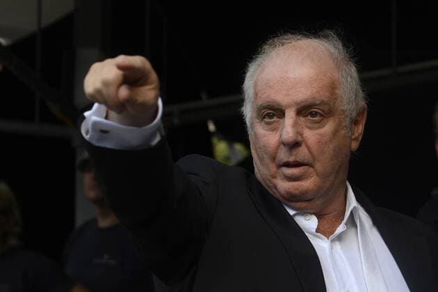 Daniel Barenboim - geboren am 15. November 1942 in Buenos Aires in Argentinien - macht die letzten Vorbereitungen für sein Konzert mit dem West-Eastern Divan Orchestra in der Waldbühne.