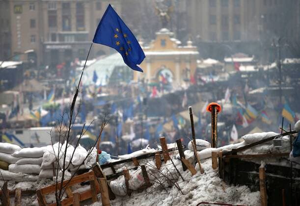ITAR-TASS: KIEV, UKRAINE. DECEMBER 12, 2013. Ukrainian Euro integration supporters have built barricades in Kiev s Independence Square.  RE1338A9