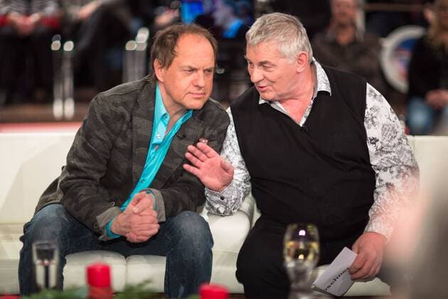 MDR - Riverboat. Schauspieler Heinz Hoenig rechts und Uwe Ochsenknecht anläßlich der MDR - Talkshow Riverboat am 13.12.2013 im Studio 3 der Mediacity Leipzig.