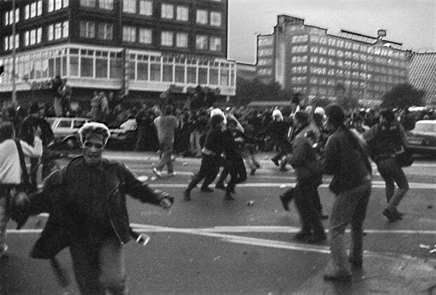 Demo 3. Oktober 1990 Demo der Autonomen zur Wiedervereinigung am 3. Oktober 1990, Randale, Ausschreitungen am Alexanderplatz, DEU, Berlin-Kreuzberg, 03.10.1990;