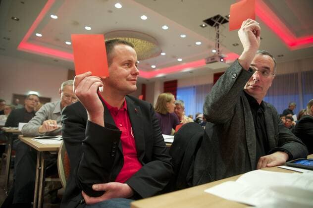 Landesparteitag Die Linke Deutschland, Berlin, 26.11.2011, Landesparteitag Die Linke, Abstimmung: Vorsitzender Klaus Lederer, Harald wolf (re.), Â