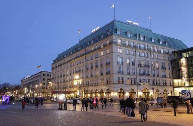 Berlin, Hotel Adlon in der Dorotheenstadt im Berliner Ortsteil Mitte