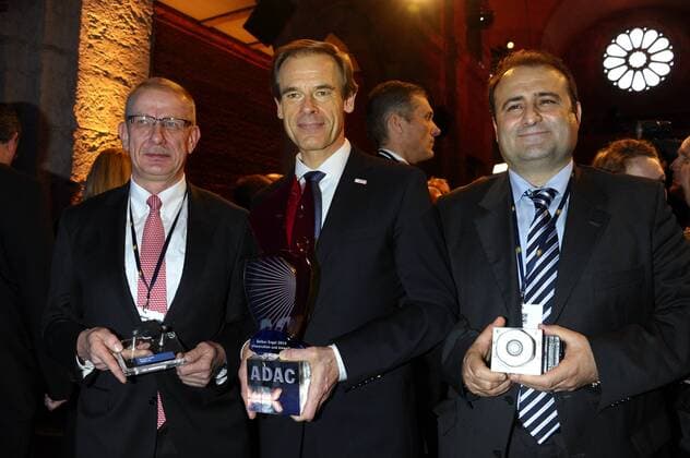 Volkmar Denner, Vorsitzender der Geschäftsführung der Robert Bosch GmbH (Mitte) ADAC Gelber Engel 2014 Preisverleihung, Ehrung, Auszeichnung Allerheiligen-Hofkirchen München 16.01.2014