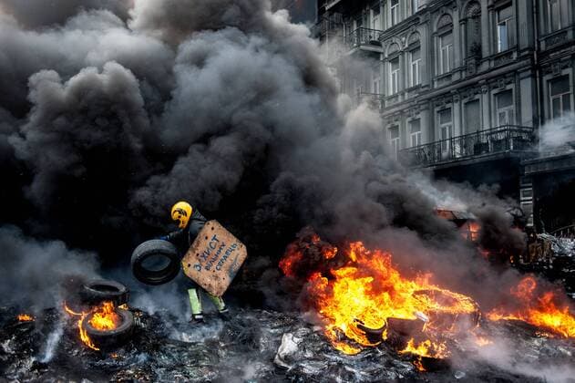 ITAR-TASS: KIEV, UKRAINE. JANUARY 23, 2014. Opposition demonstrators burn tyres in Kiev s Grushevsky Street. On 16 January 2014 Ukraine s parliament, Verkhovna Rada, adopted tougher security laws, which sparked a new wave of violence in the capital.  RE136B29