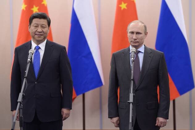 ITAR-TASS: SOCHI, RUSSIA. FEBRUARY 6, 2014. Chinese president Xi Jinping (L) and Russian president Vladimir Putin hold a video conference call with the command of the combat ships - Russiaâ€™s heavy nuclear-powered missile cruiser Pyotr Veliky (Peter the Great) and Chinese war frigate Yancheng, at Bocharov Ruchei residence.  Aufmacher RE1380C8