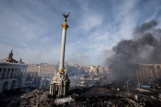 ITAR-TASS: KIEV, UKRAINE. FEBRUARY 19, 2014. Smoke rises over Kyiv s Independence Square.  Aufmacher 1785