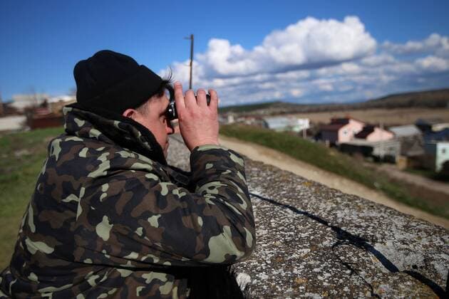 ITAR-TASS: SEVASTOPOL, CRIMEA, UKRAINE. MARCH 5, 2014. A serviceman in the grounds of Ukraine s Pokryshkin airbase at Belbek in Sevastopol, Crimea.  RE13BC69
