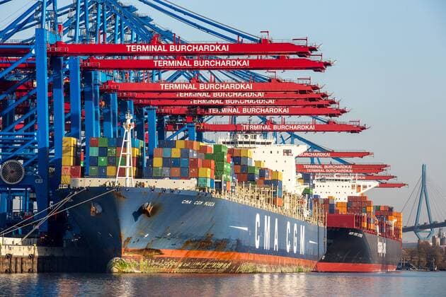 Hamburger Hafen Hamburg, Hamburger, Europa, europe, Norddeutschland, norddeutsch, Hansestadt, germany, Deutschland, Aussenaufnahme, draussen, tagsueber, Stadt, city, norddeutsche, Hafen, Schiff Schiffe, Wirtschaft, Elbe, Schiffsindustrie, ship, Vessel, ships, port, ports, Haefen, Hansestadt, Hansestaedte, Hamburg, Hamburger, Europa, europe, Schiffe, Aussenansicht, aussen, Hafenstadt, Wirtschaft, harbour, Containerterminal Waltershof, Container, Terminal, Containerschiff, Containerschiffe, Containerbruecke, Containerbruecken, verladen, beladen, Wirtschaft, Hafen, Haefen, port, ports, Schiffe, Schiff, ships, ship, Container, Containerhafen, Containerschiff, Containerterminal, Terminal, Wirtschaft, Warentransport, Transport, Seeschifffahrt, Logistik, Seetransport, Wirtschaft, Containerschiff, Containerriese, Containerschiffe, Burchardkai, Elbe, Seehandel, Transportwirtschaft, Containerhaef