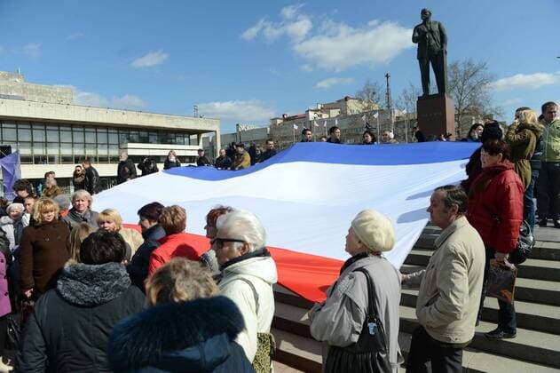 (140318) -- SIMFEROPOL, March 18, 2014 (Xinhua) -- Crimean people celebrate Crimea being accepted as part of the Russian Federation in Simferopol, the Republic of Crimea, March 18, 2014. Russian President Vladimir Putin and leaders of Crimea signed a treaty on Tuesday accepting the Republic of Crimea and the city of Sevastopol as part of the Russian territory. (Xinhua Sadat) (srb) CRIMEA-SIMFEROPOL-RUSSIA-TREATY 
