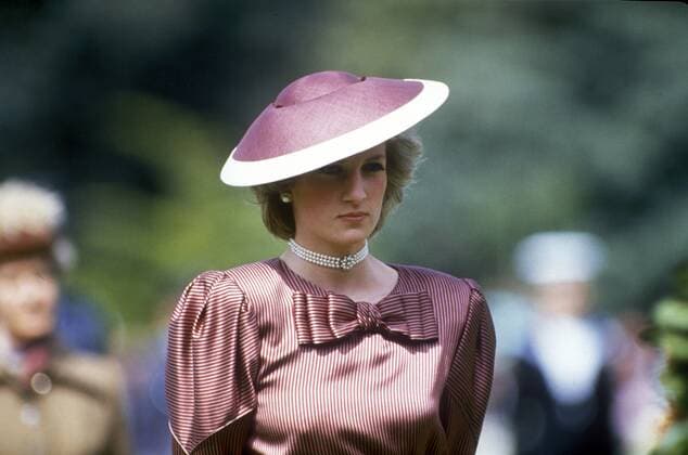 Diana, Princess of Wales, and Prince of Wales, visit Beach Head Cemetery in Anzio, Italy, to honour those killed in the Allied landings of January 1944. Diana is wearing a dress by Catherine Walker Diana in Italy 