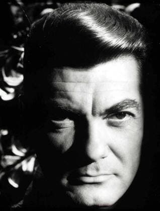 Jean Marais Als die totgeglaubte junge Frau des berühmten Ethnologen Andre Lescaneau in Paris auftaucht, muß sie erfahren, daß ihr Gatte vor kurzem verstorben ist. Ihr Schwager Xavier (Jean Marais) begegnet ihr mit eisiger Kälte. 1958 UnitedArchives01269667
