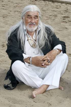 Mario Adorf am Set des ARD TV-Films Der Liebling des Himmels am Elbstrand Övelgönne. Hamburg, 19.05.2014