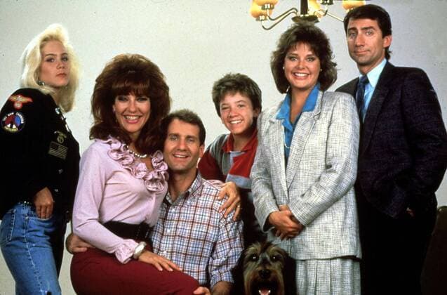 Married with children Kelly (Christina Applegate), Peggy (Katey Sagal), Al (Ed O Neill) und Bud Bundy (David Faustino) mit Marcy (Amanda Bearse) und Steve Rhoades (David Garrison). 1987 UnitedArchives01353408